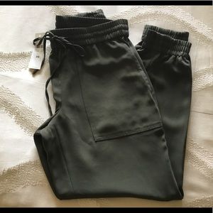 NWT-ANN TAYLOR JOGGERS